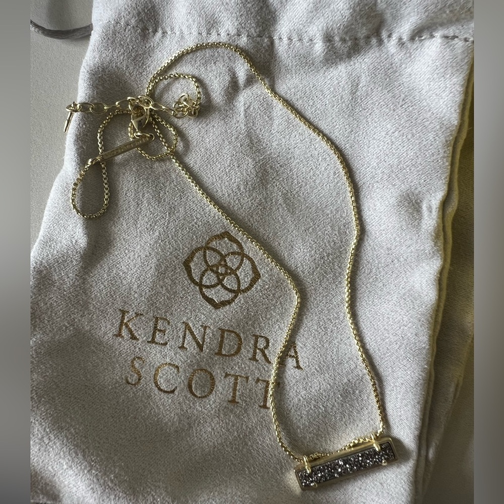 Kendra Scott Leanor Gold Pendant Necklace in Platinum Drusy